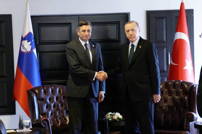 Dvostransko sreanje predsednikov Pahorja in Erdoğana o Ukrajini in Zahodnem Balkanu